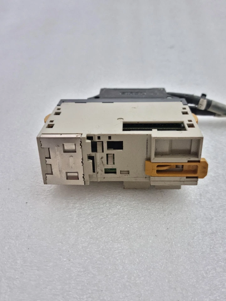 OMRON CJ1W-ID261 INPUT UNIT 24V DC WITH CONNECTOR CJ1WID261 FREE FAST SHIP